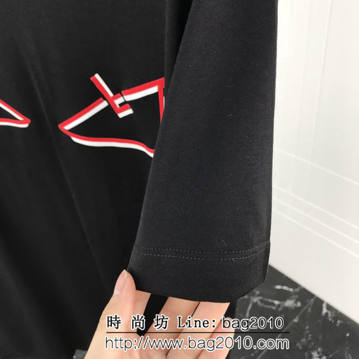 FENDI芬迪 19ss早春新款短袖 小怪獸字母印花圖案 定制絲光面料 高版本情侶款 ydi2171